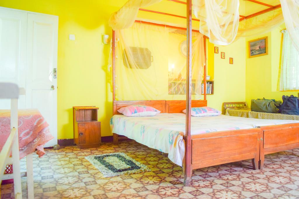 Shammie Guest House Хіккадува Екстер'єр фото