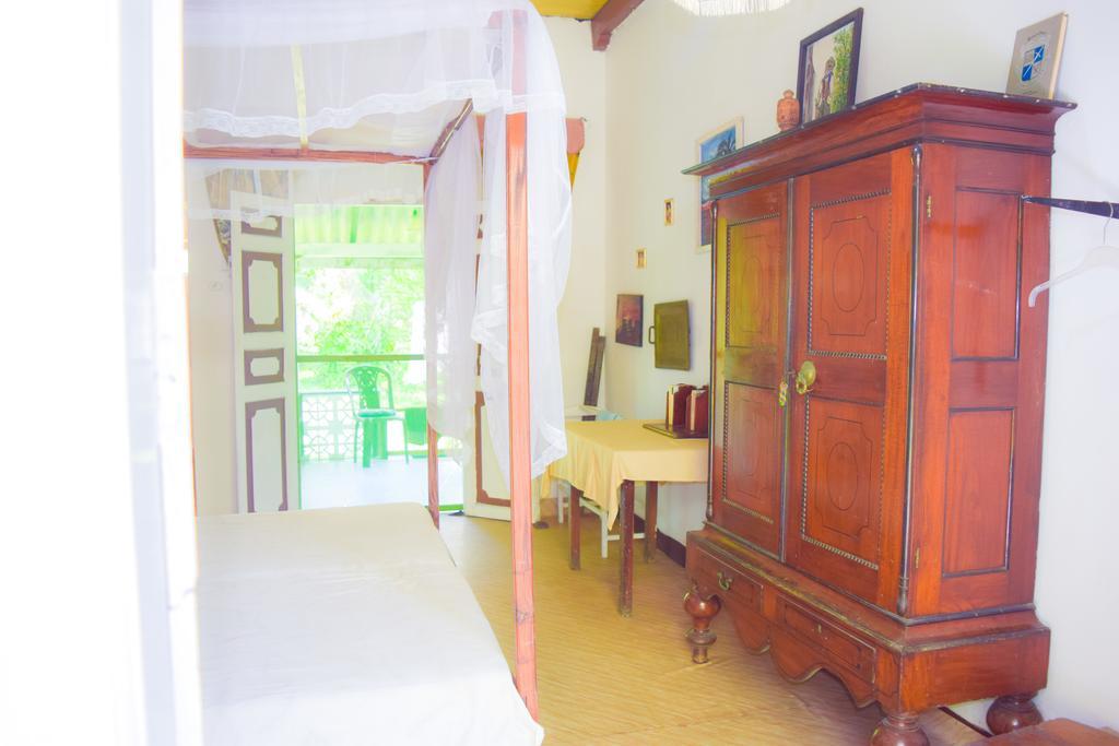 Shammie Guest House Хіккадува Екстер'єр фото