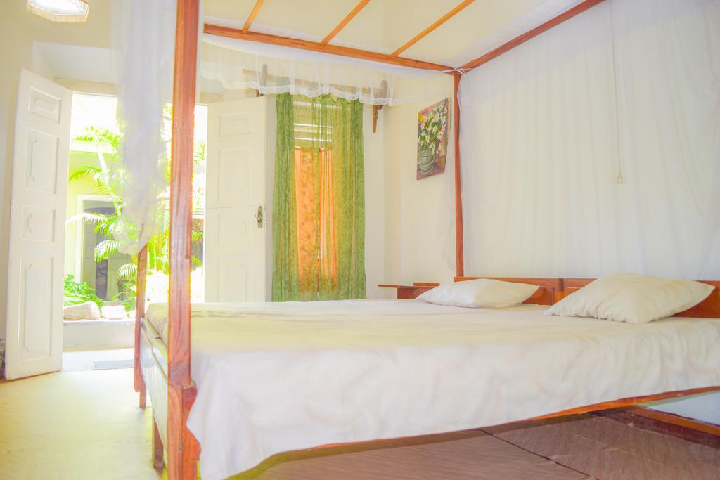 Shammie Guest House Хіккадува Екстер'єр фото