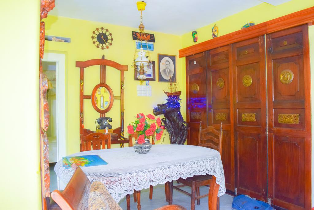 Shammie Guest House Хіккадува Екстер'єр фото