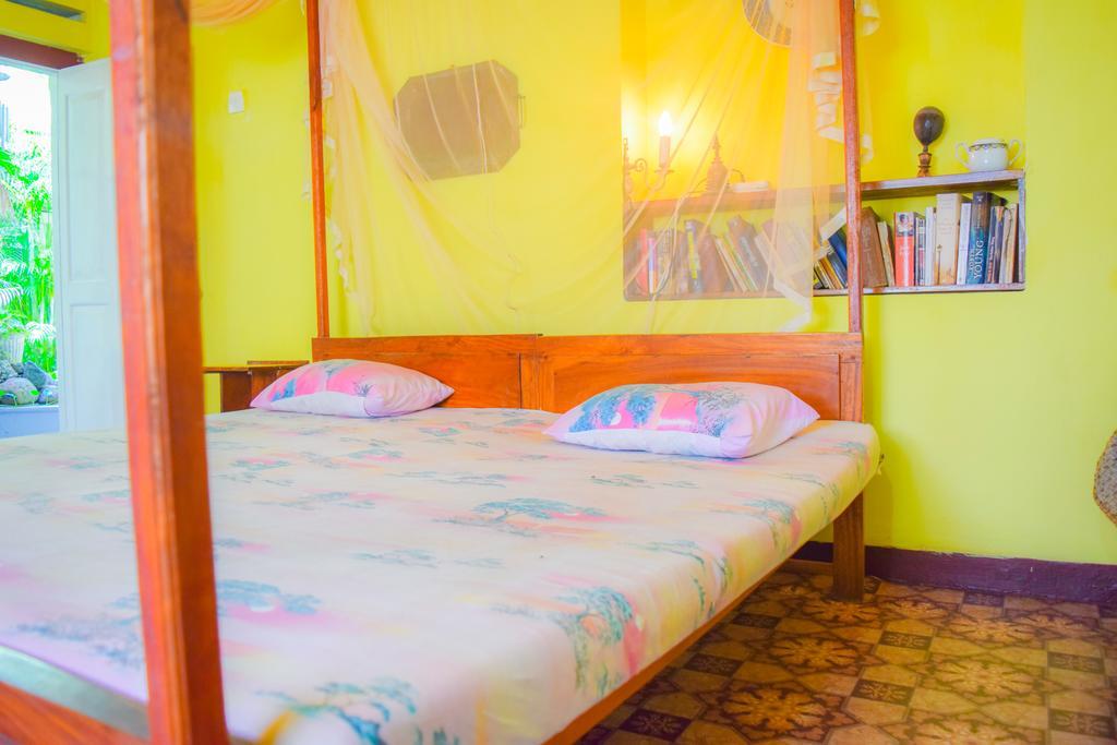 Shammie Guest House Хіккадува Екстер'єр фото