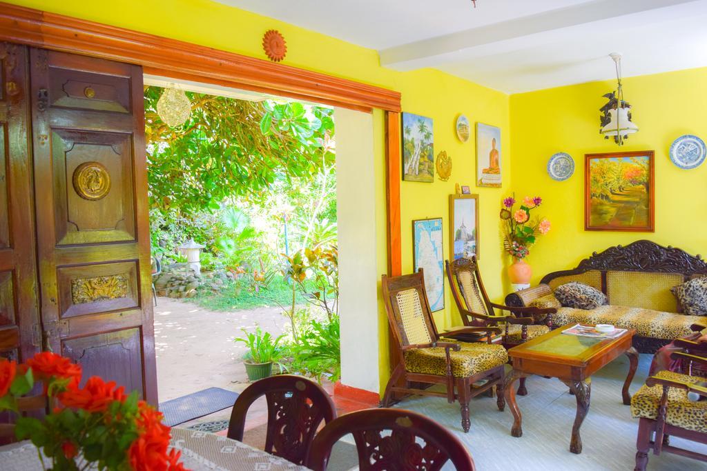 Shammie Guest House Хіккадува Екстер'єр фото